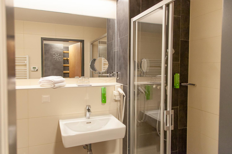 Bathroom 3, JUFA Erlaufsee Sport Resort, Bruck-Mürzzuschlag