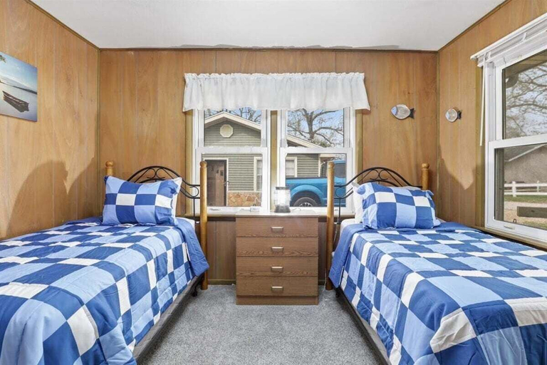 Room 4, Lakefront Home w/ Private Dock, Great Views, Huge Deck & Water Toys, Camden