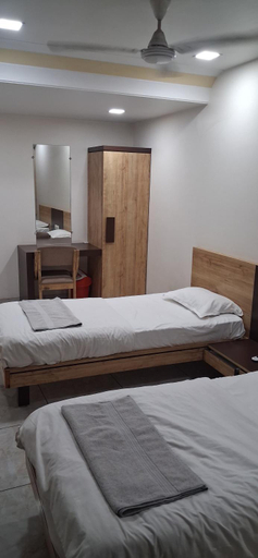 Bedroom 2, Hotel Crystal inn, Valsad