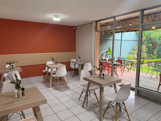 Food & Drinks 5, Inari Hostel, ZONA 13