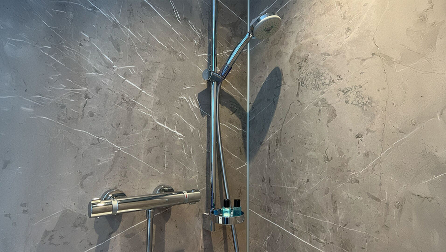 Bathroom 5, Roatel Busdorf A7, Schleswig-Flensburg