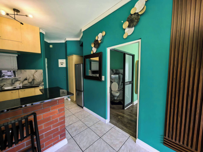 Interior 3, Stunning Lake View Apartment, City of Cape Town