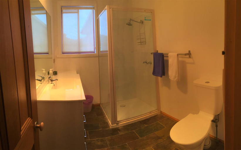 Bathroom 3, Sandpiper Ocean Cottages, Glamorgan-Spring Bay