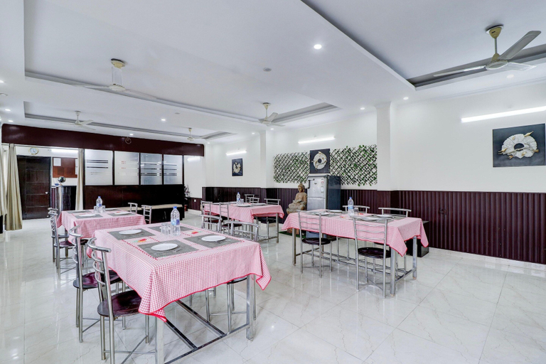 Dining 3, Deluxe Benison Guest House, Dehradun