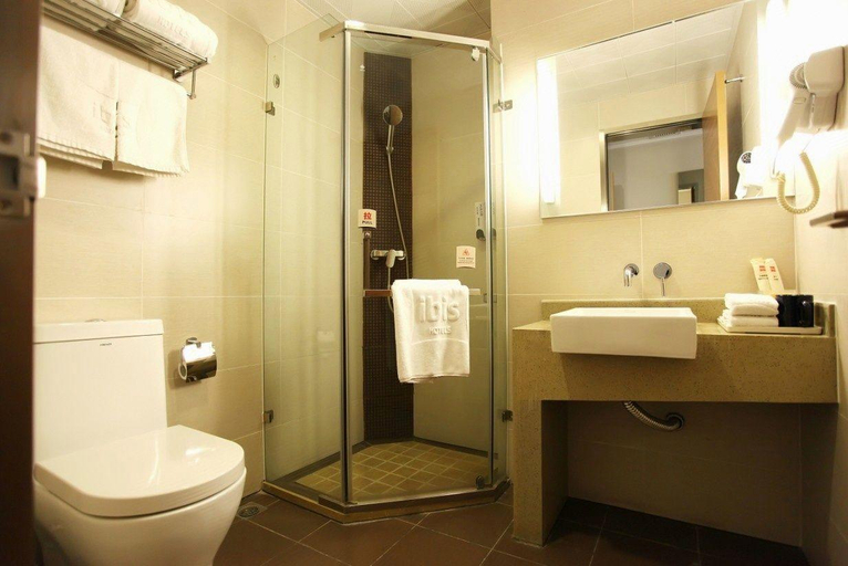 Bathroom 3, Ibis Yangzhou Wenchang Pavilion Hotel, Yangzhou