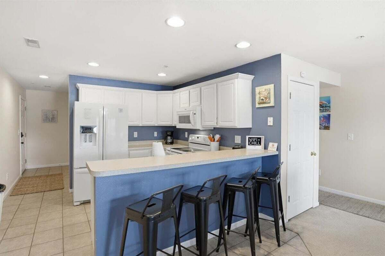 Private kitchen 3, Lakefront on Big Niangua, 2 Heated Pools, Boat Slip, Fire Pit, & Big Views, Camden