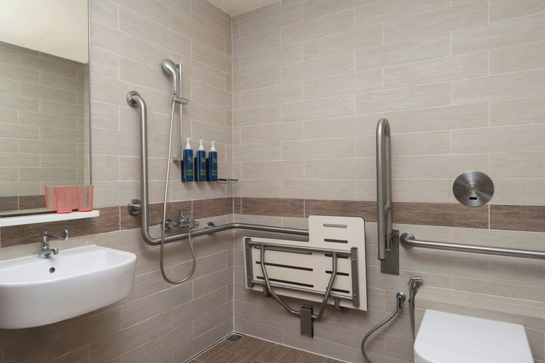 Bathroom 5, Four Points by Sheraton Singapore, Jurong, Singapore