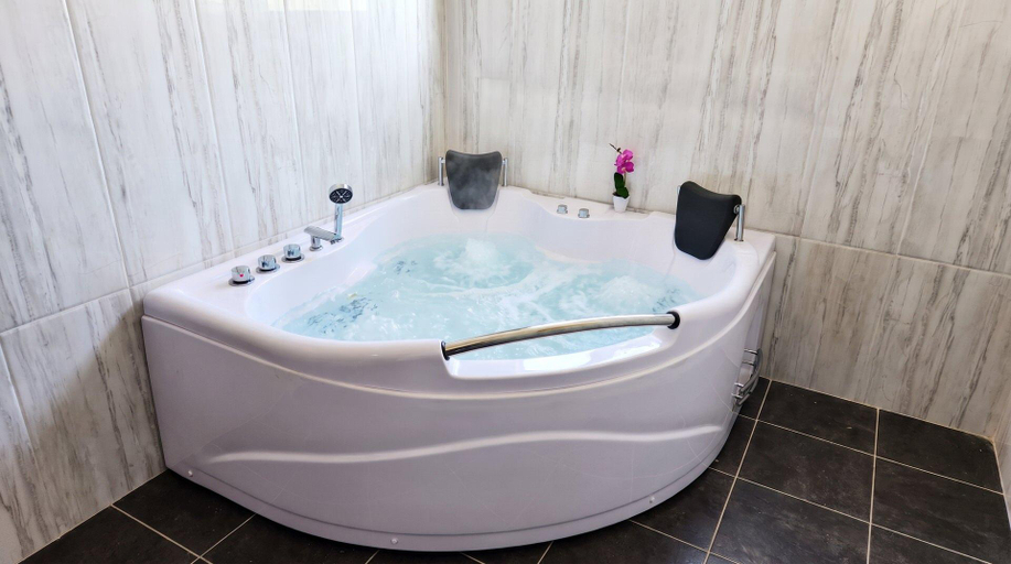 Bathroom, Tongyoung Misung Sweet Pension, Tongyeong
