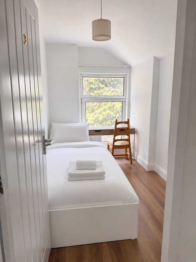 Room 2, Cardiff Inner City Centre Guesthouse, Cardiff