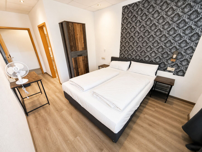 Bedroom 2, Hotel Constantin, Trier