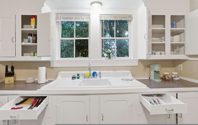 Room 3, Cozy 1BR Cottage w Kitchen Laundry, Lafayette