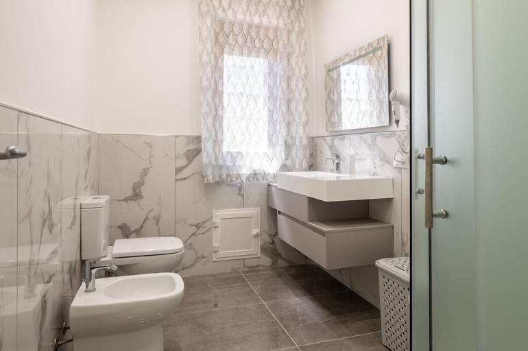 Bathroom 3, Villa Carola, Palermo