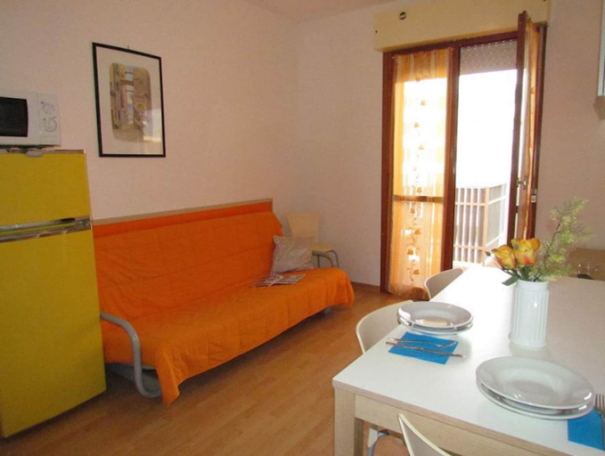Living room, Relaxing Flat by the Pool With Sports Courts, Venezia