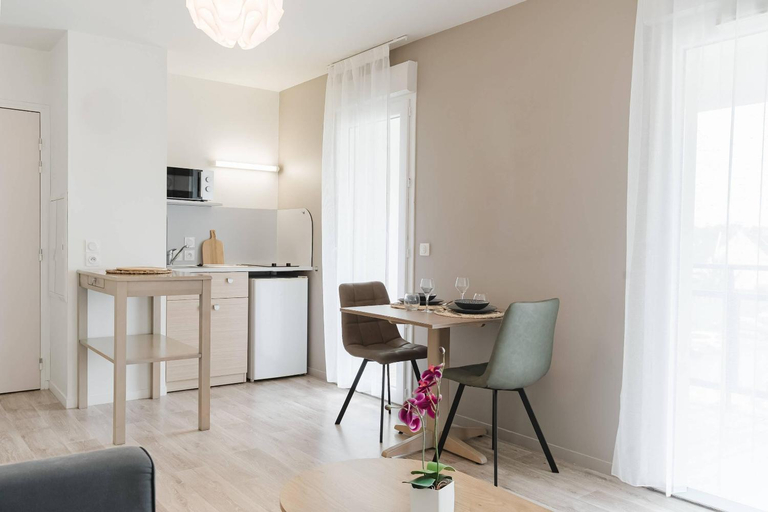 Kitchen 5, Quality Aparthotel St-Berthevin Laval, Mayenne