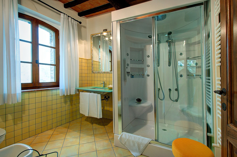 Bathroom 5, Il Giuncheto, Siena