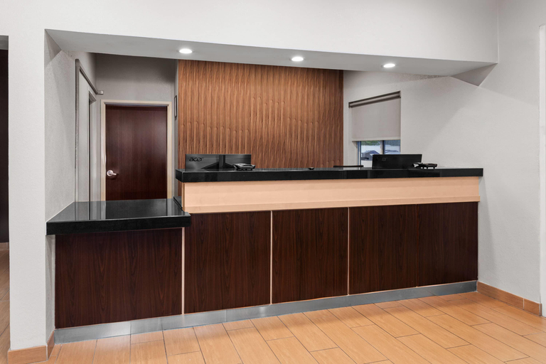 Public Area 2, Wingate by Wyndham Oshkosh, Winnebago