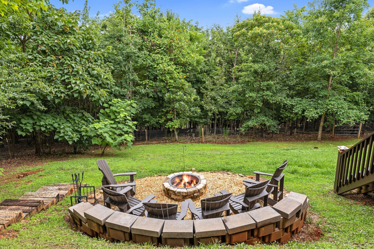 Room 5, Mountain Views Games Hot Tub Fire Pit BBQ, Fannin