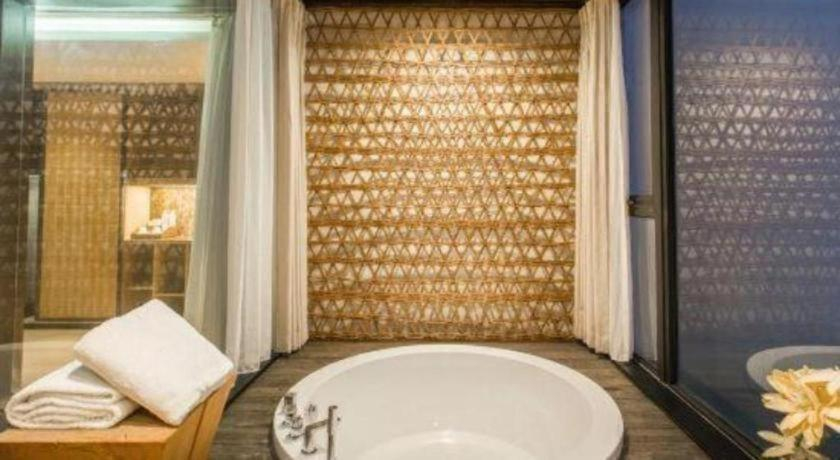 Bathroom, Erhai Lake Seclusion Life, Dali Bai