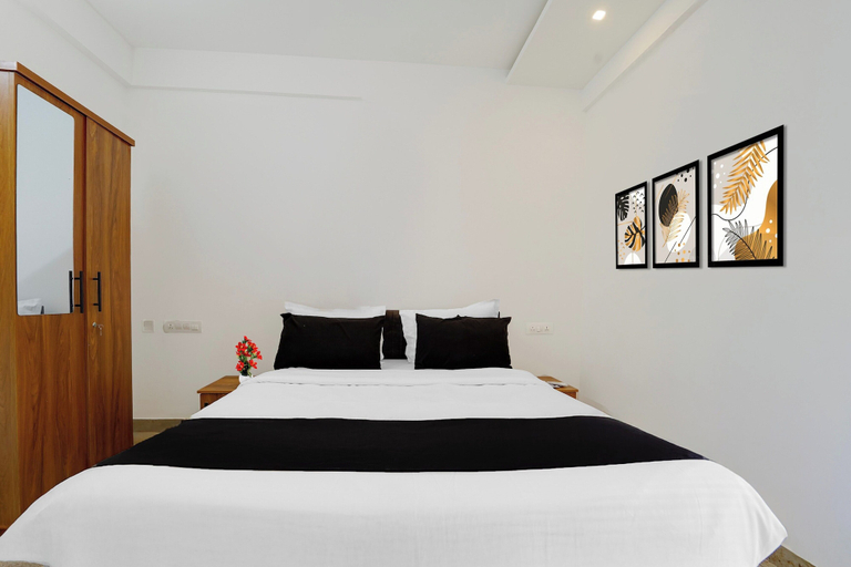Room 2, Super Collection O Malabar Botanical, Kozhikode