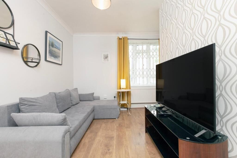 Living area 4, Charming one bedroom flat in Marylebone, London