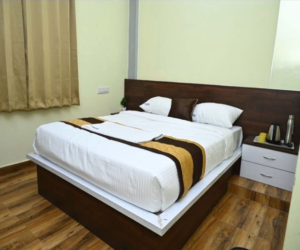 Room 5, Townhouse Mantri Square Metro Station, Bangalore