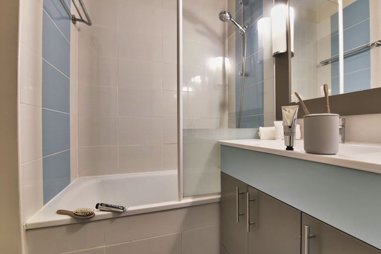 Bathroom, Residence Pierre & Vacances Eguzki, Pyrénées-Atlantiques
