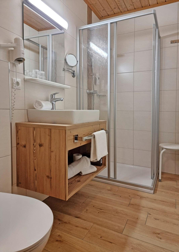 Bathroom 4, Gasthof Edelwei, Lienz