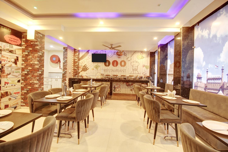 Food & Drinks 4, Hotel Smart Signature, Delhi