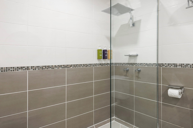 Bathroom 4, Holiday Inn Townsville by IHG, City