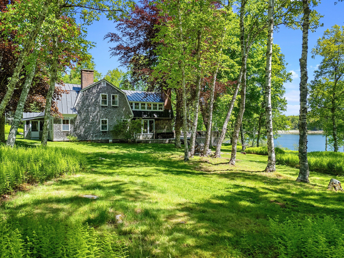 Exterior, South Point on 700 Acre Island, Waldo