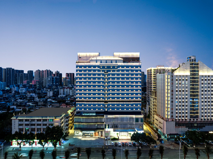 Exterior & Views