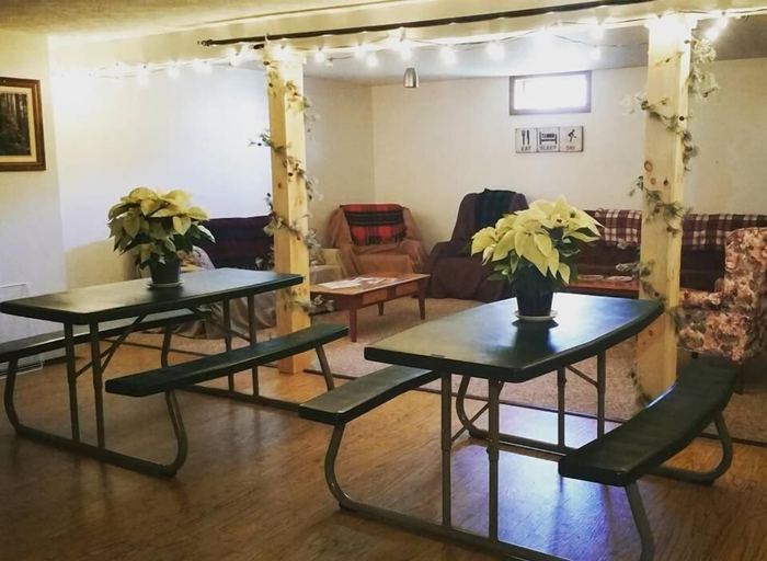 Dining, The Spillover Motel, Franklin