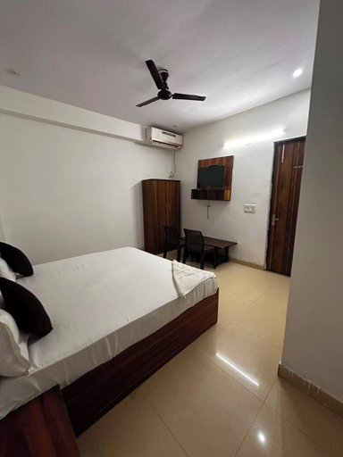 Room 5, Hotel Metro View, Gautam Buddha Nagar