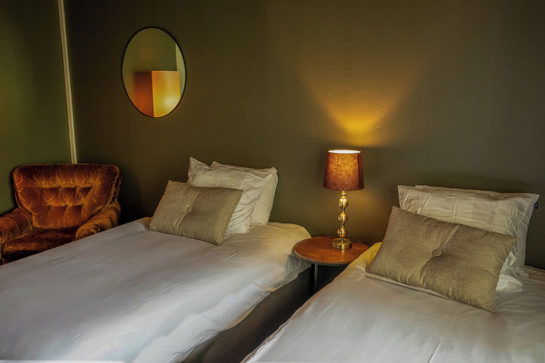 Room 4, Sveitsin Maja, Uusimaa