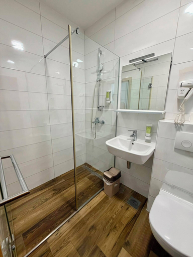 Bathroom 2, Terminal rooms Zagreb Airport, Velika Gorica