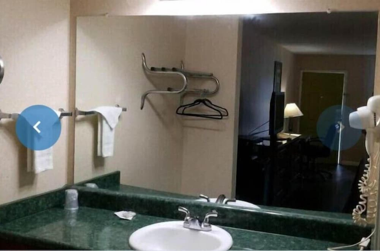 Bathroom 3, La Casa Inn Albany Near Tifton US 82, Dougherty
