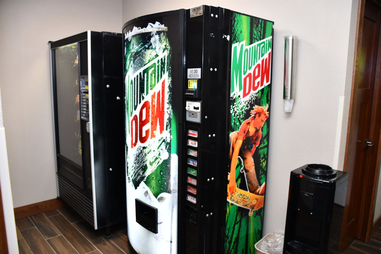 Food & Drinks 5, Super 8 by Wyndham Platteville, Grant