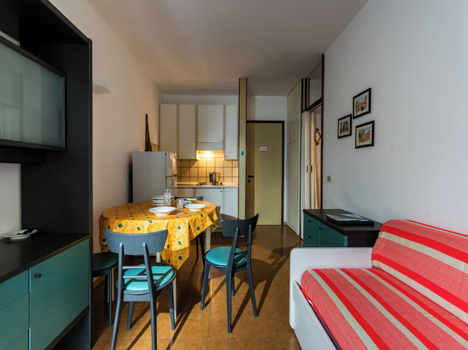 Interior 2, Stay in the Quiet Area of Lido del Sole, Venezia