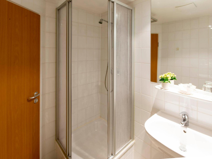 Bathroom 3, Hotel NearBy, Region Hannover