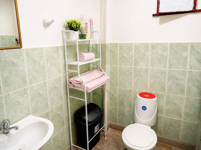Bathroom 2, Posada Rossy, Antonio Quijarro