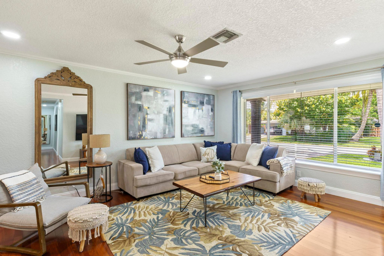 Room 3, 2 Miles to Beach Pool Cabana Pool Table, Broward