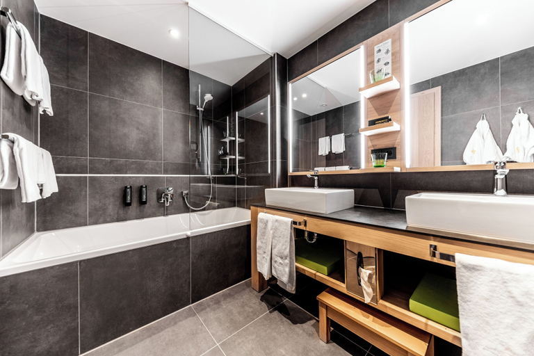 Bathroom 5, Das Bayrischzell Familotel Oberbayern, Miesbach