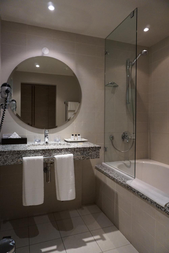 Bathroom 4, Chapmans Peak, City of Cape Town