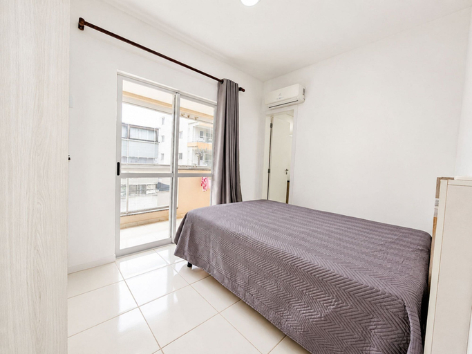 Room 2, Edifício Icaraí by LikeHome, Bombinhas