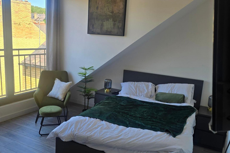 Room 5, Studio - Sleeps 2- Parking, Sheffield