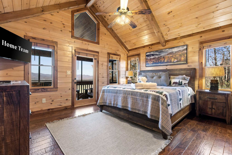 Room 5, Family-friendly Cabin Hot Tub Games Views, Fannin