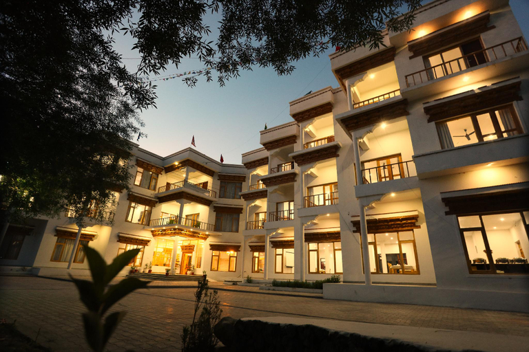Exterior & Views