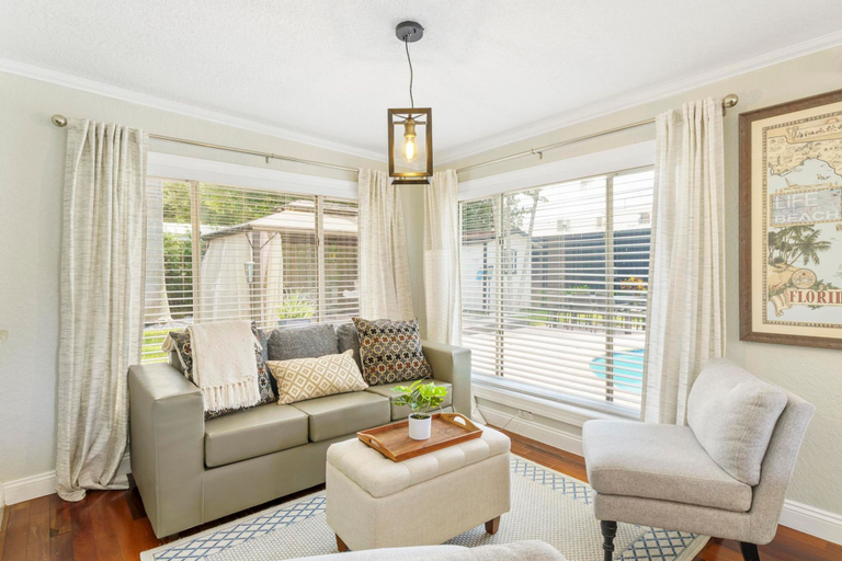 Room 5, 2 Miles to Beach Pool Cabana Pool Table, Broward