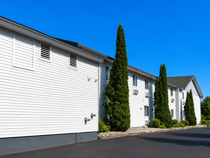 Exterior & Views 2, Spark by Hilton Lake George Outlets, Warren