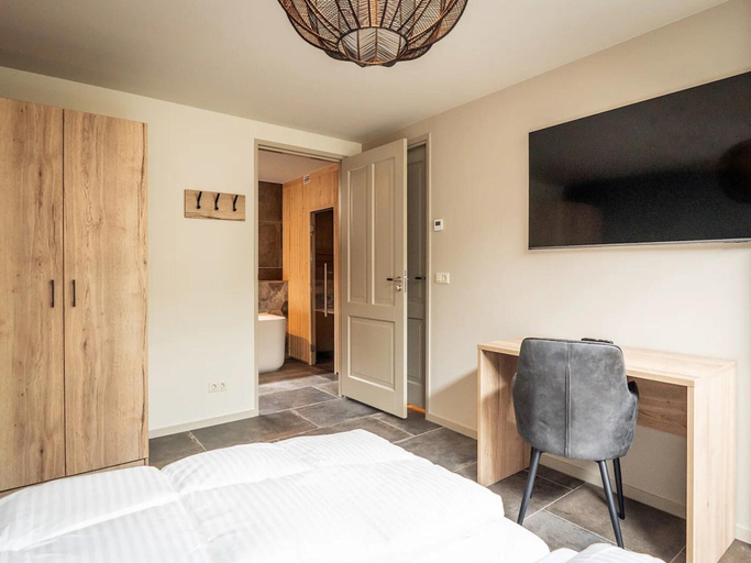 Room 5, Pet-free Country House With Sauna, Texel